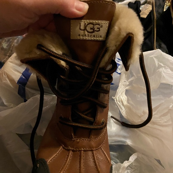 Kids size 2 ugg boots - Picture 4 of 6